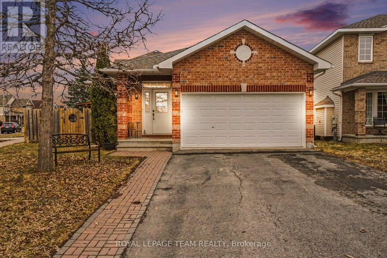 29555380/689-vermillion-drive/riverside-southgloucester-glen/ottawa/ontario/K1V1W2_1