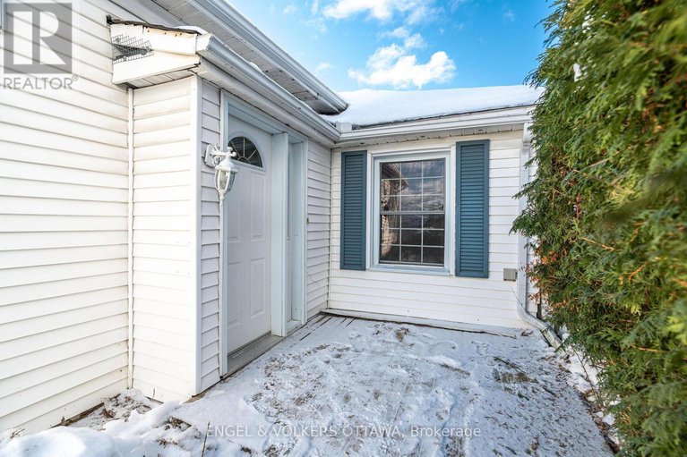 27839078/467-edgeworth-avenue/woodroffe/ottawa/ontario/K2B5L2_3