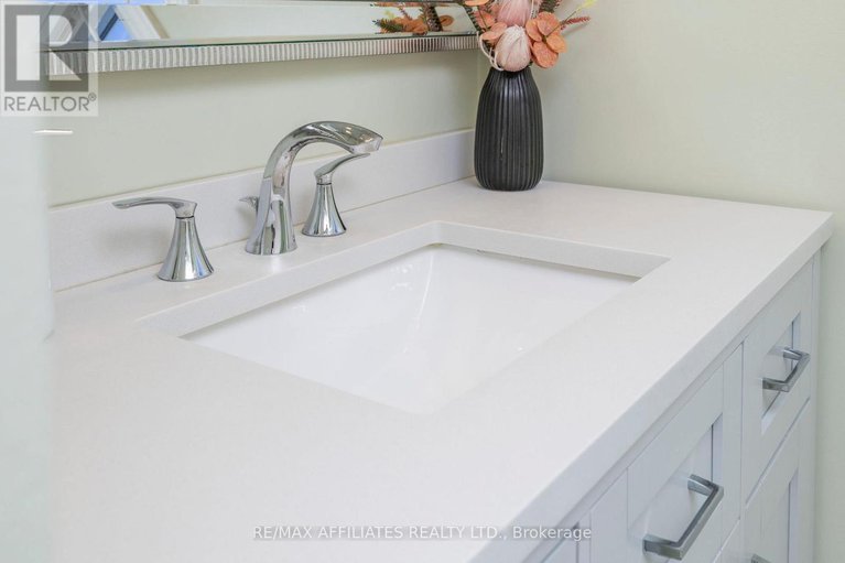 29175531/910-borland-drive/chatelaine-village/ottawa/ontario/K1E1X6_35