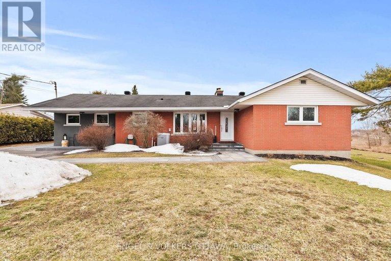 29577442/4624-albion-road/riverside-south/ottawa/ontario/K1X1A5_1