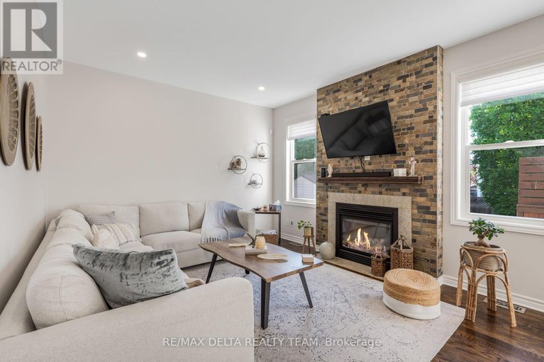 28627849/227-hillpark-high-street/mer-bleuebradley-estatesanderson-park/ottawa/ontario/K1W0B5_16