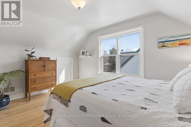 29426386/309-glynn-avenue/overbrookcastle-heights/ottawa/ontario/K1K1R9_23