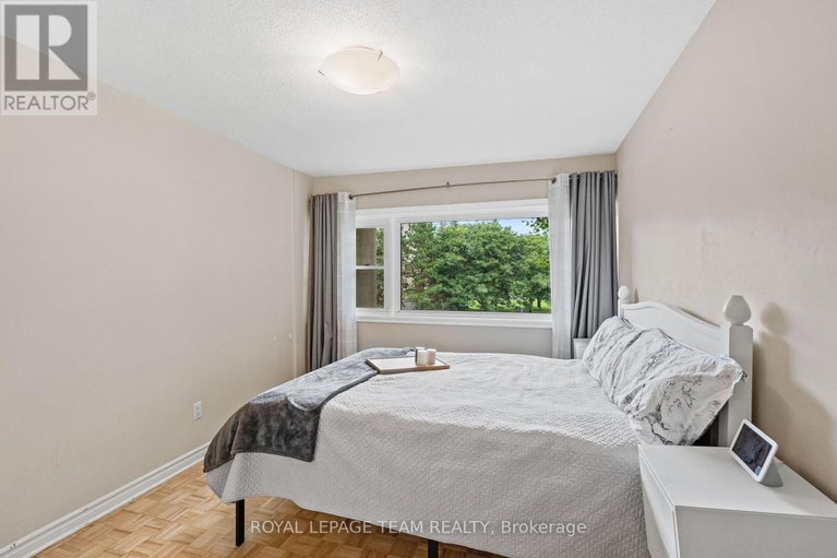 28613036/109-12-corkstown-road/lakeview-park/ottawa/ontario/K2H5B3_18
