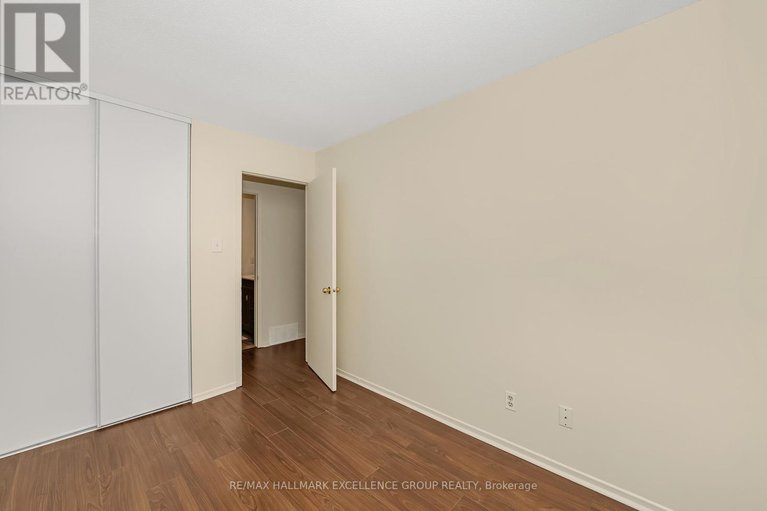 29167198/15-1968-fairglen-mews/blackburn-hamlet-south/ottawa/ontario/K1B5A5_26