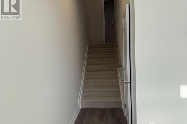 29330722/646-corporal-private/blossom-parkkemp-parkfindlay-creek/ottawa/ontario/K1X0M7_3