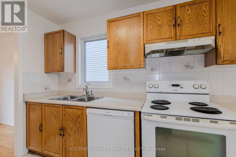 28624052/2833-mozart-court/emerald-woodssawmill-creek/ottawa/ontario/K1T2P6_17