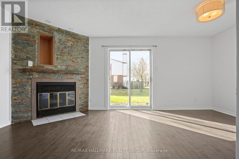 29632598/504-canotia-place/fallingbrookpineridge/ottawa/ontario/K4A2J3_18