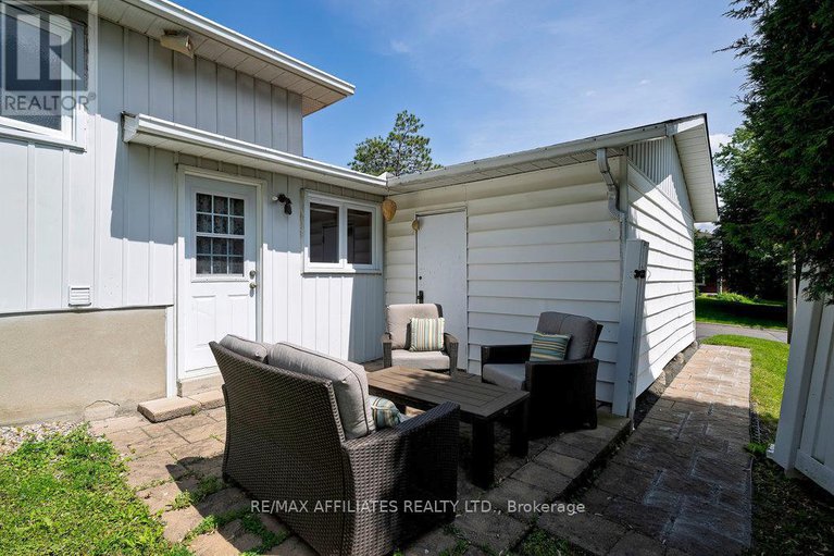28586266/22-red-maple-crescent/blackburn-hamlet/ottawa/ontario/K1B3Z4_41