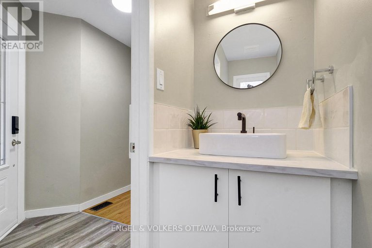 28587086/30-sovereign-avenue/craig-henrywoodvale/ottawa/ontario/K2G4W7_6