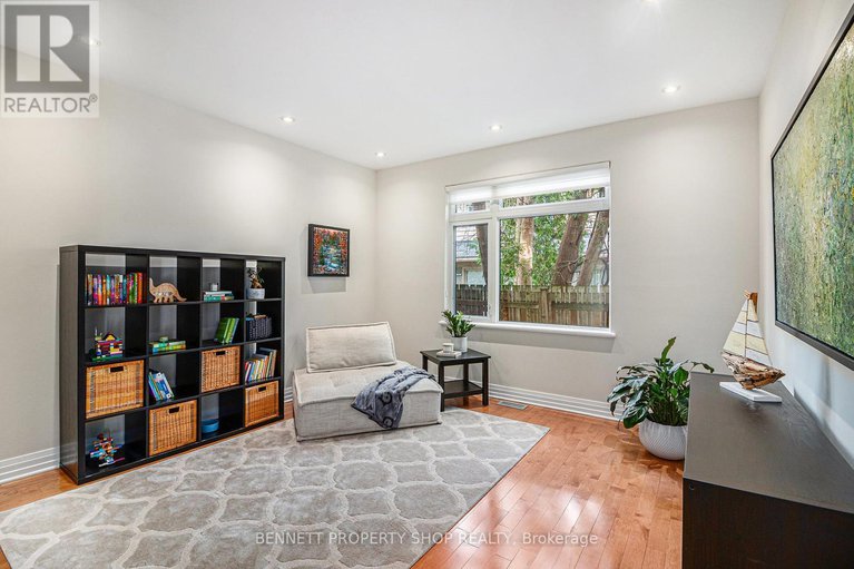 28239402/1934-lenester-avenue/mckellar-heightsglabar-park/ottawa/ontario/K2A1J9_12