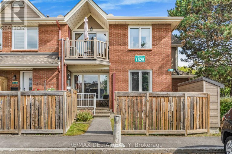 28888821/110-1825-marsala-crescent/fallingbrookpineridge/ottawa/ontario/K4A2E7_1