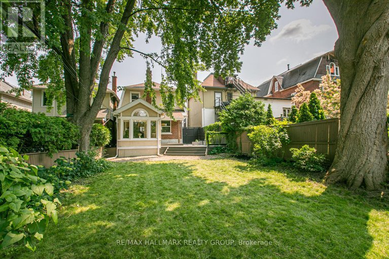 28437104/636-chapel-street/sandy-hill/ottawa/ontario/K1N7Z9_27