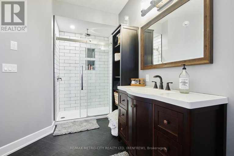 29634627/782-bruce-street/horton-twp/horton/ontario/K7V3Z4_18