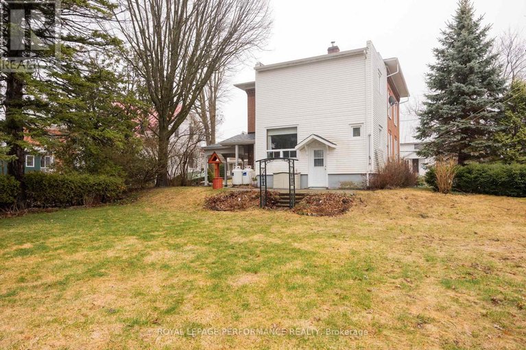 29632412/11-peter-street/maxville/north-glengarry/ontario/K0C1T0_39