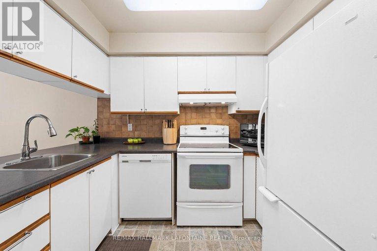 28881417/12-crispin-private/manor-park/ottawa/ontario/K1K2T8_12