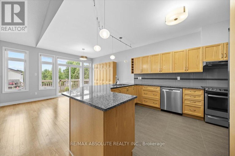 28769614/122-passageway-private/emerald-meadowstrailwest/ottawa/ontario/K2M2B5_9