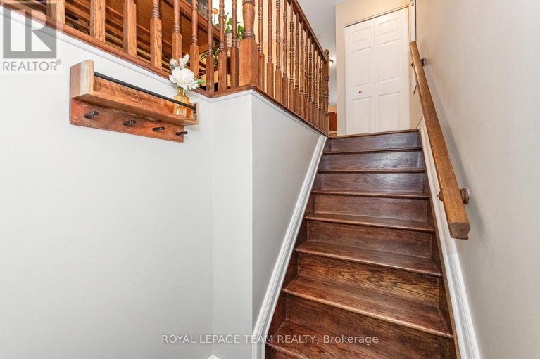 28668719/126-wharhol-private/westcliffe-estates/ottawa/ontario/K2H1G6_6