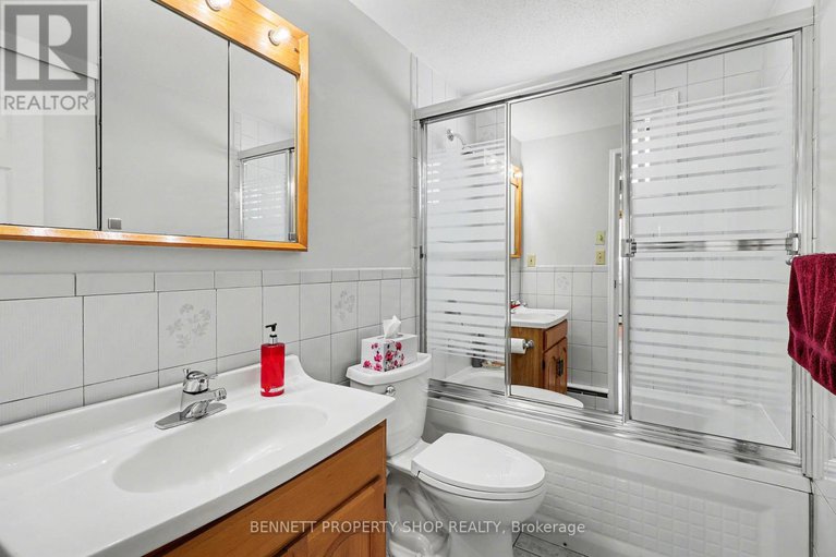 29401594/1503-blackheath-street/bilberry-creekqueenswood-heights/ottawa/ontario/K1E1K6_12