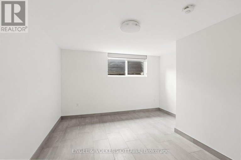 28294344/70-varley-drive/beaverbrook/ottawa/ontario/K2K1H2_42