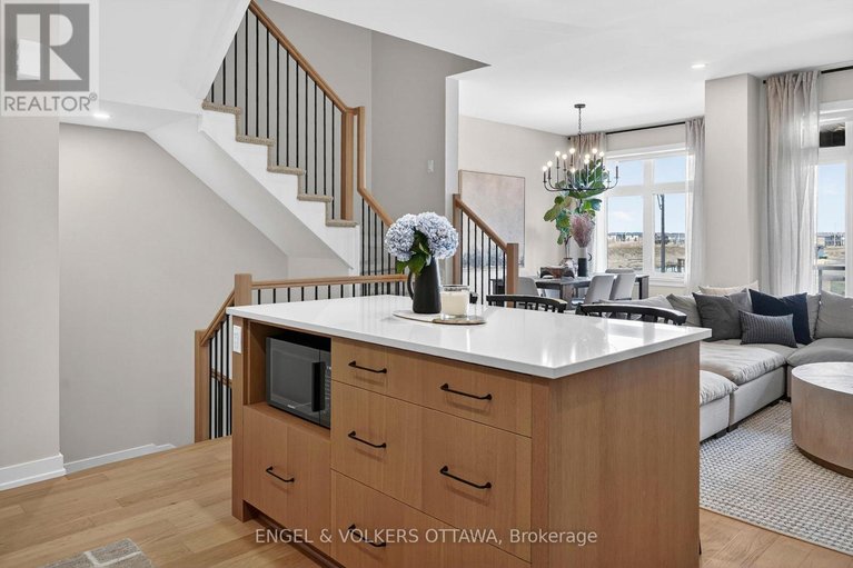 29646069/1764-crux-road/mer-bleuebradley-estatesanderson-park/ottawa/ontario/K1W0W7_14