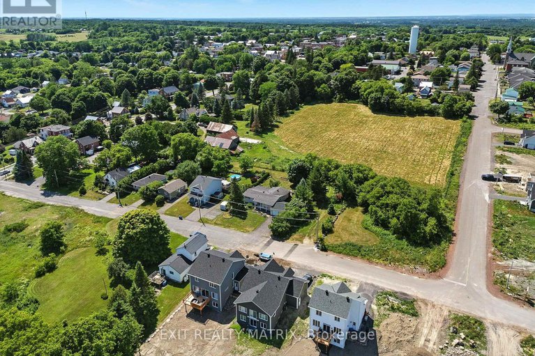 28718772/26-farmers-avenue/vankleek-hill/champlain/ontario/K0B1R0_32