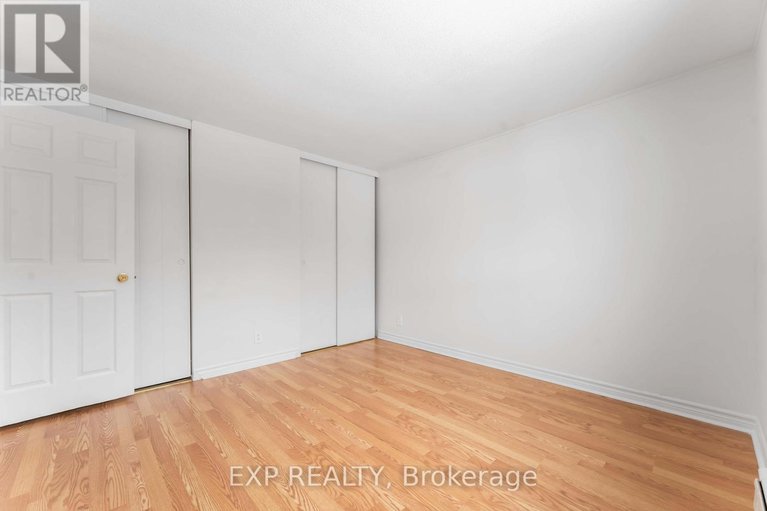 29305103/303-amiens-street/bilberry-creekqueenswood-heights/ottawa/ontario/K1E1N3_16