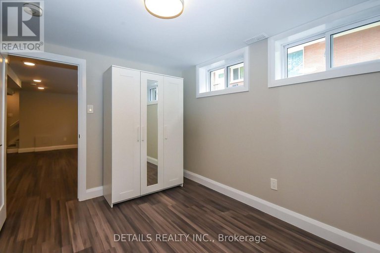 28587283/1300-field-street/bel-air-park/ottawa/ontario/K2C2R3_31