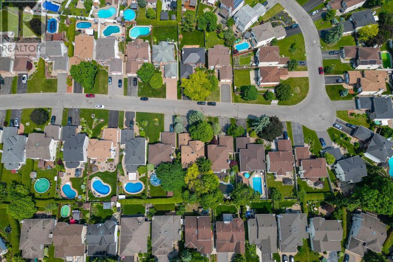 28429385/566-falwyn-crescent-w/fallingbrookridgemount/ottawa/ontario/K4A2A4_48