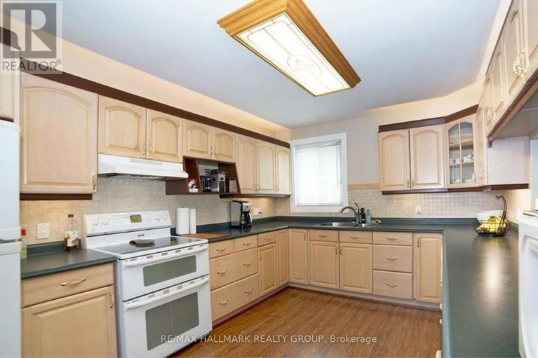 28502092/515-guy-street/overbrookcastle-heights/ottawa/ontario/K1K1B8_6