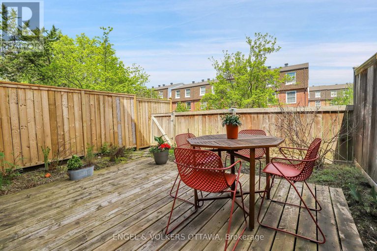28416744/1089-borden-side-road/carleton-heights/ottawa/ontario/K2C3P3_32