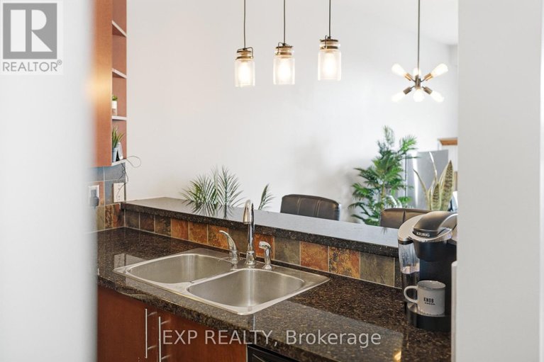 29479997/402-711-churchill-avenue/westborohampton-park/ottawa/ontario/K1Z5G6_17