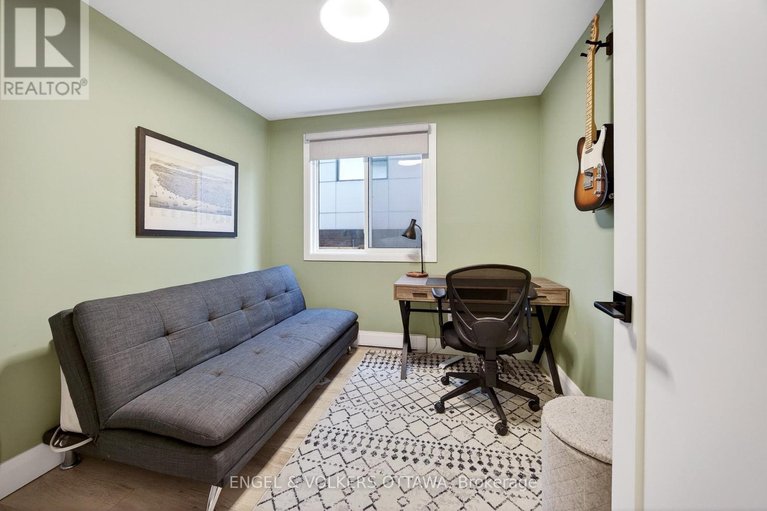 29616184/b-35-robinson-avenue/sandy-hill/ottawa/ontario/K1N8N8_15