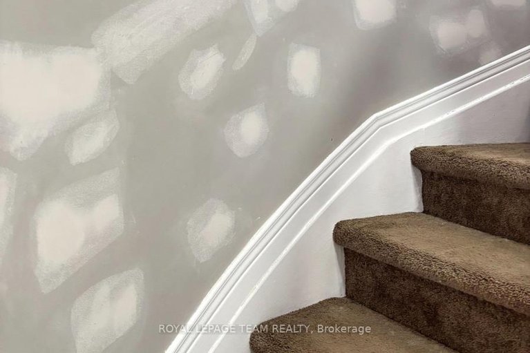 29478854/1501-launay-avenue/fallingbrookpineridge/ottawa/ontario/K4A3S1_14