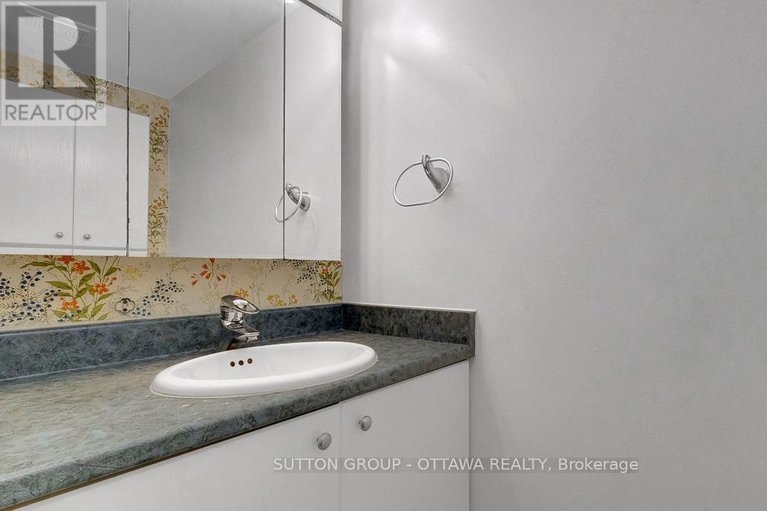 29636036/38-beaver-ridge/city-viewskylinefisher-heightsparkwood-hills/ottawa/ontario/K2E6C7_24