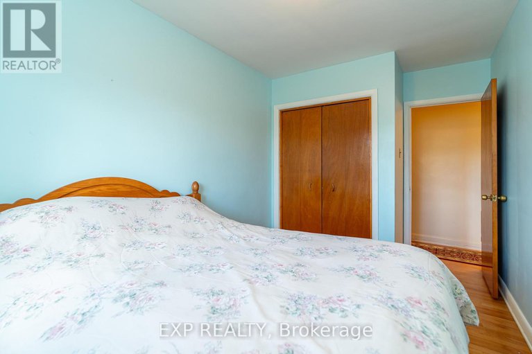 29054391/1008-riddell-avenue-s/mckellar-heightsglabar-park/ottawa/ontario/K2C2J5_21