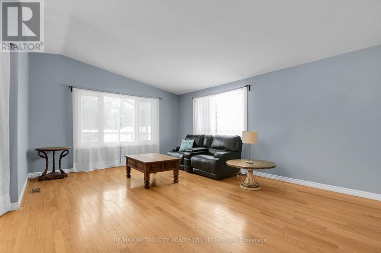 29410189/128-burns-drive/mcnabbraeside-twps/mcnabbraeside/ontario/K0A1G0_13