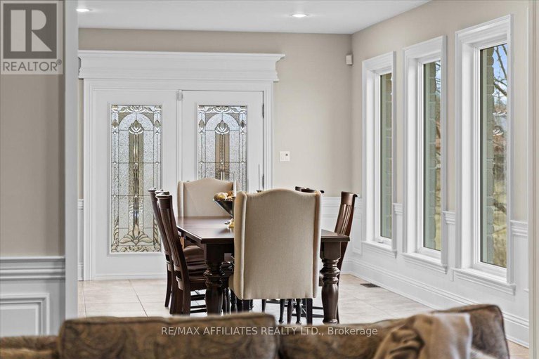 28568193/1530-creagan-court/cumberland-estates/ottawa/ontario/K4C0A5_23
