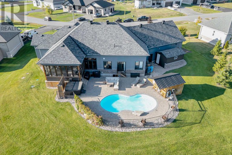 29375864/2198-maple-forest-drive/north-gower/ottawa/ontario/K0A2T0_29