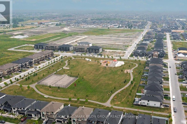 29329750/272-cornice-street/mer-bleuebradley-estatesanderson-park/ottawa/ontario/K1W0W4_22