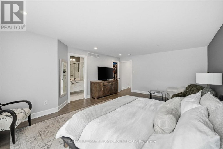 29327470/559-mutual-street/castle-heights/ottawa/ontario/K1K1C5_17