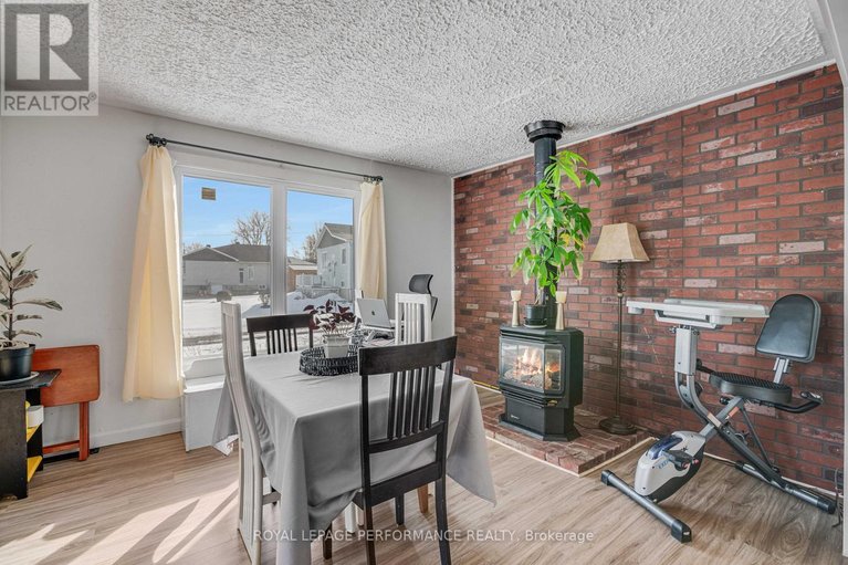 29504497/2082-sandy-hill-road/lorignal/champlain/ontario/K0B1K0_15