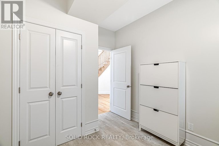 28518234/326-memorial-grove/riverside-southgloucester-glen/ottawa/ontario/K1X0C8_17