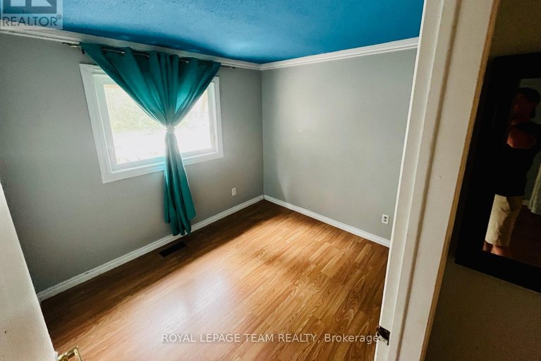 29666146/183-mcelroy-drive/glencairnhazeldean/ottawa/ontario/K2L1X7_12