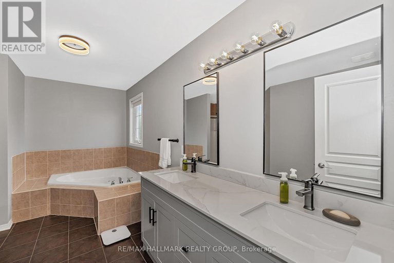 28595507/137-stedman-street/blossom-parkkemp-parkfindlay-creek/ottawa/ontario/K1T0B4_32