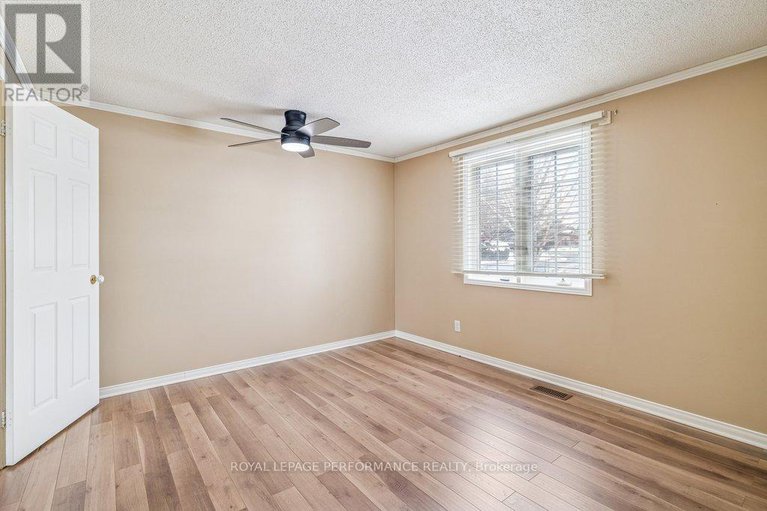 29377761/348-amiens-street/bilberry-creekqueenswood-heights/ottawa/ontario/K1E1N9_20