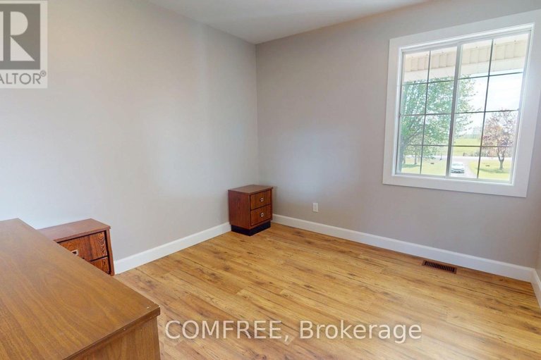 29498593/4437-county-road-12/south-stormont-osnabruck-twp/south-stormont/ontario/K0C1R0_10