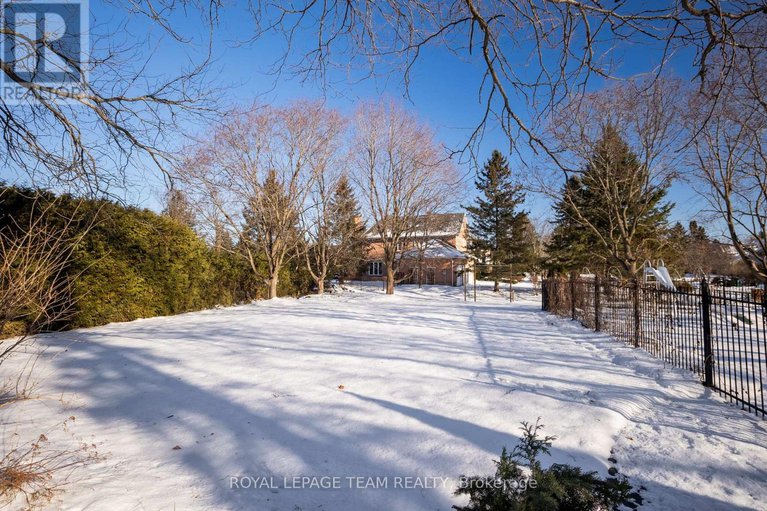 28078826/1345-potter-drive/manotick-village-manotick-estates/ottawa/ontario/K4M1C6_47