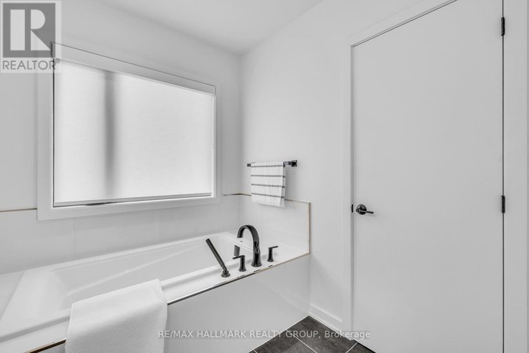 28500682/817-chorus-drive/riverside-southgloucester-glen/ottawa/ontario/K4M0R1_32