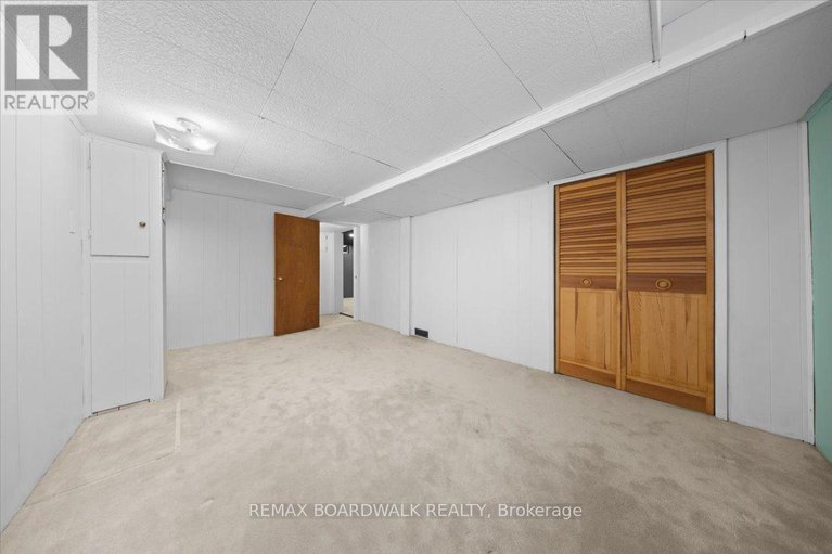 29391601/1446-woodward-avenue/carlington/ottawa/ontario/K1Z7W3_39