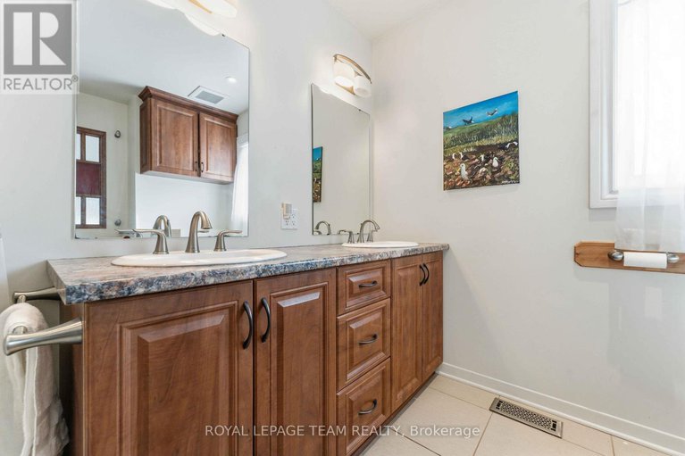 29355190/3322-elizabeth-street/osgoode/ottawa/ontario/K0A2W0_18